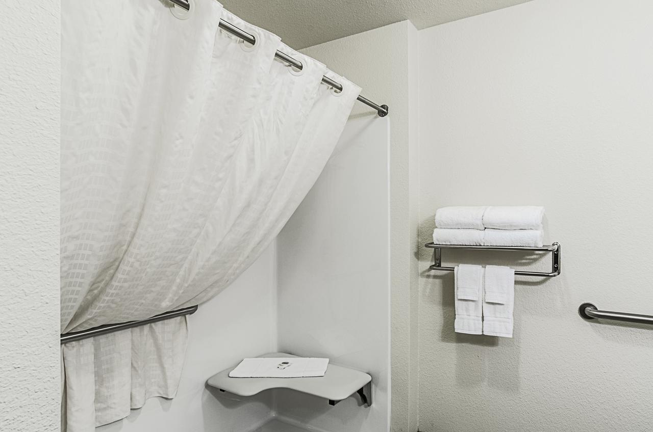 Cobblestone Inn & Suites - Гернсі Екстер'єр фото